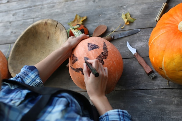 Talla calabazas para Halloween