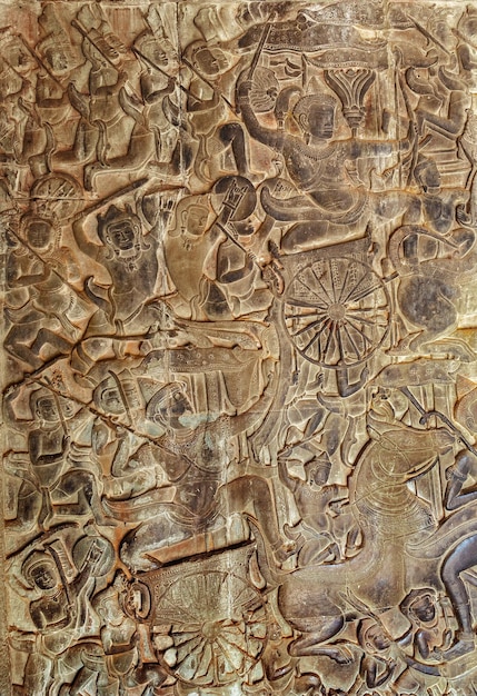 Talla de piedra de bajorrelieve en Camboya