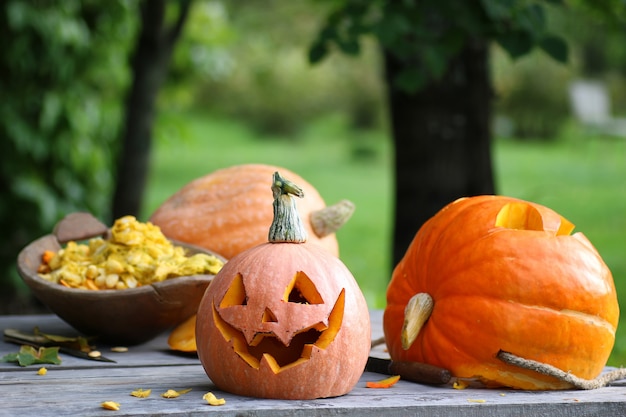 tallar calabazas para Halloween