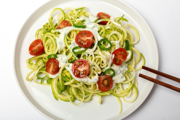 Tallarines de calabacín con verduras