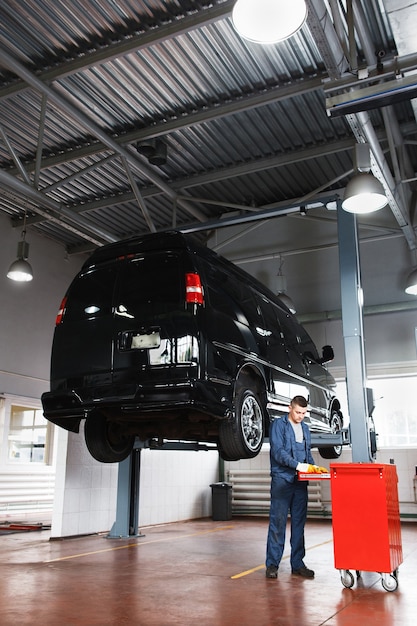 Taller de reparación de minibuses