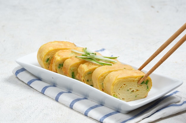 tamagoyaki, tortilla enrollada japonesa