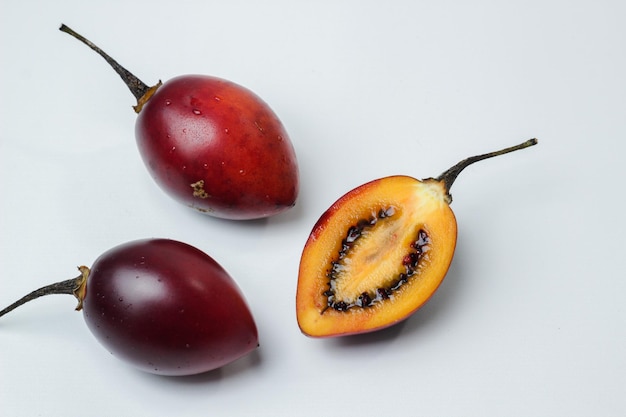 Tamarillo oder holländische Aubergine mit dem lateinischen Namen Solanum betaceum.