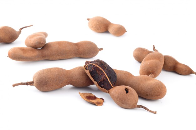 Tamarindo aislado. Tamarindo dulce (Tamarind indica L.)