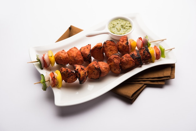 Tandoori Aloo Tikka oder gegrillte Grillkartoffeln