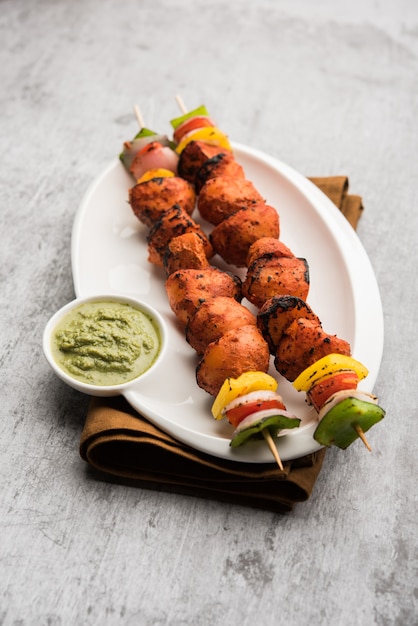 Tandoori Aloo Tikka oder gegrillte Grillkartoffeln