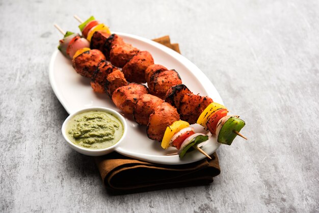 Tandoori aloo tikka ou batatas grelhadas de churrasco