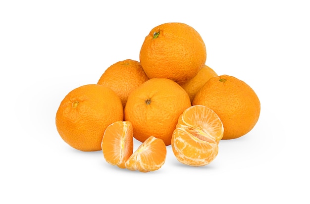 Tangerinas isoladas em um fundo branco