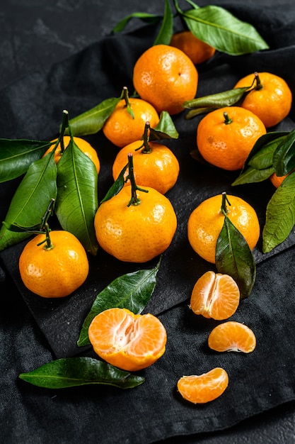 Tangerinas, tangerinas com folhas.