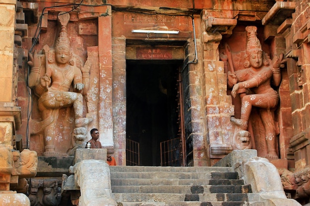 Tanjavur Índia Entrada para o templo com estátuas enormes