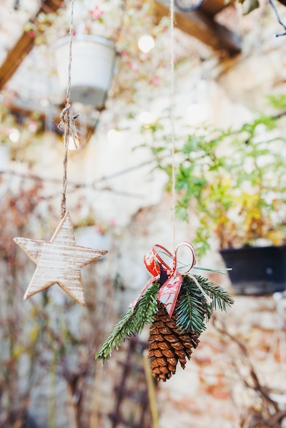 Tannenzapfen DYI natürliche Weihnachtsdekoration zum Aufhängen im Freien