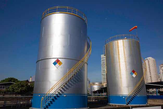 Tanque de almacenamiento de la industria química de acero al carbono blanco el tanque.