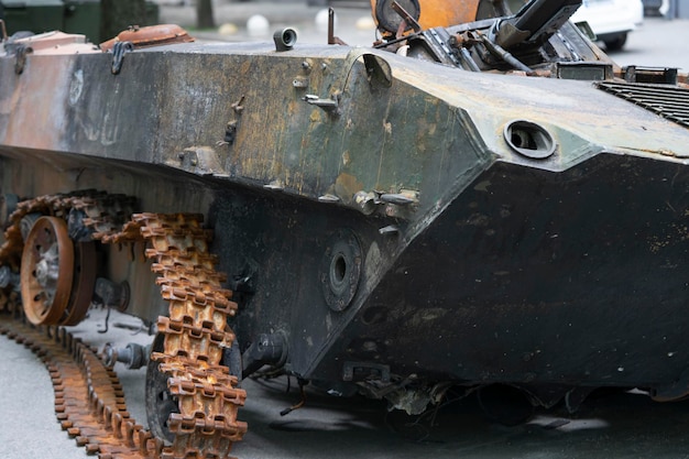 Un tanque con una cadena en él