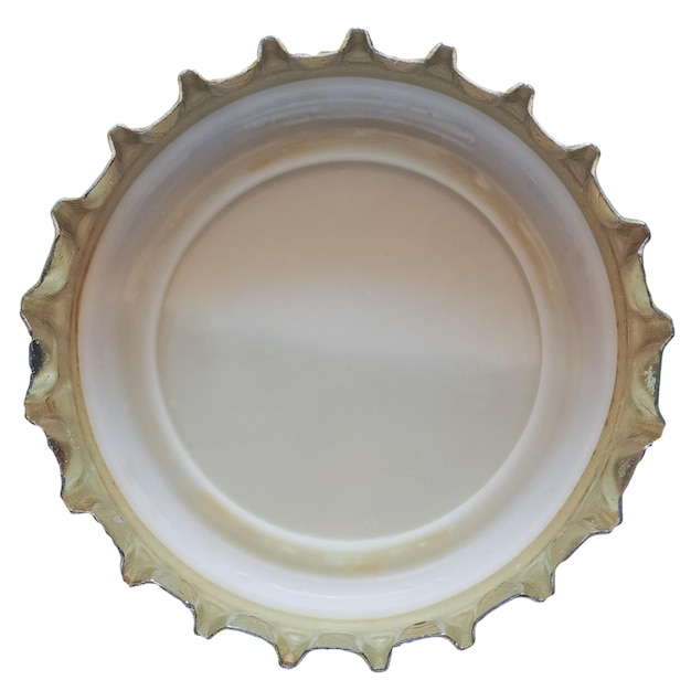 Tapa de botella de cerveza aislado sobre blanco