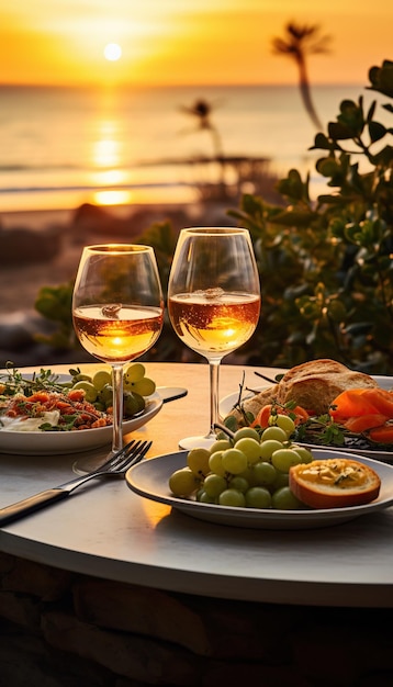 Tapas y aperitivos variados canapes en las mesas luz tenue al atardecer y atmósfera romántica