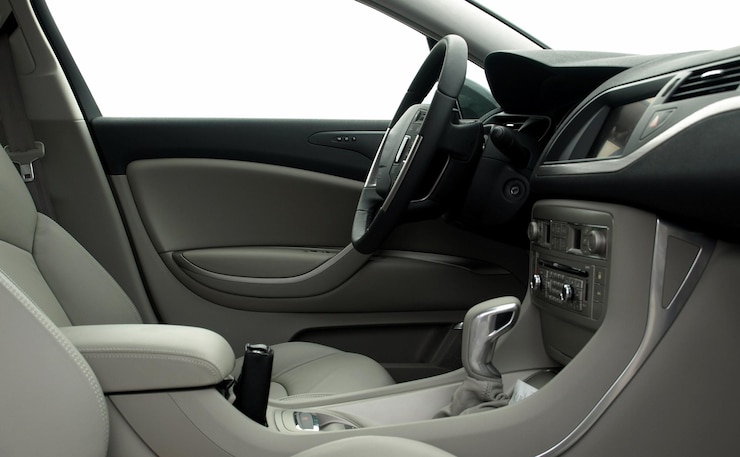 Foto tapicería de coche de cuero gris en el interior del coche