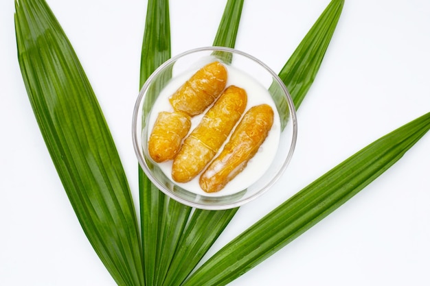 Tapioca en almíbar con leche de coco