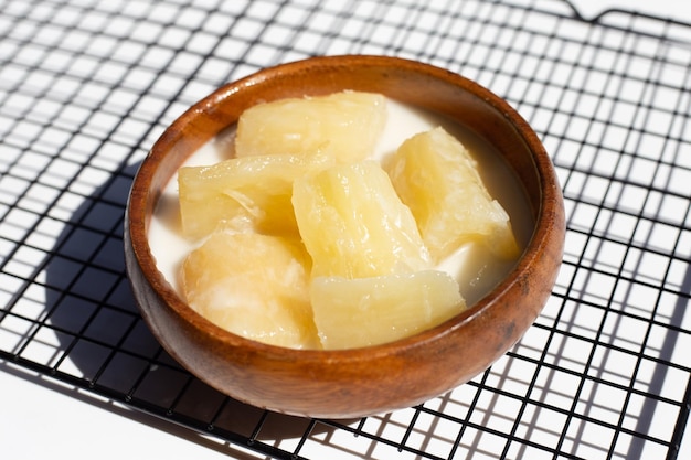 Tapioca en almíbar con leche de coco