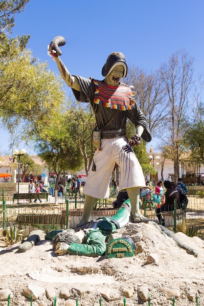 Foto tarabuco bolivia august 06 2017 gedenkstatue des sieges gegen die spanier