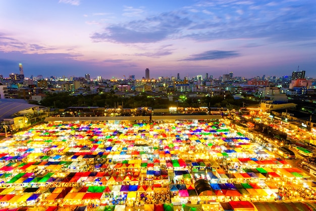 Foto tarad rod fai wochenendmarkt aus thailand