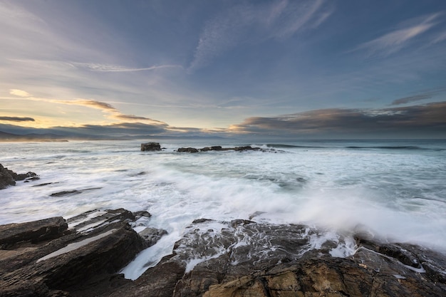 ¡Una tarde en la cornisa cantábrica con paisajes, fauna y olas!