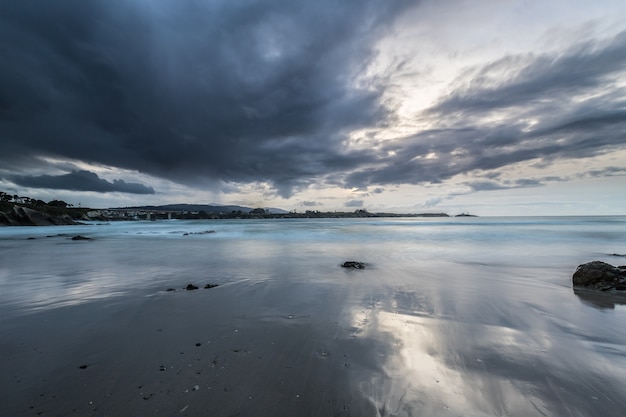 Foto tarde y noche en las costas gallegas de lugo