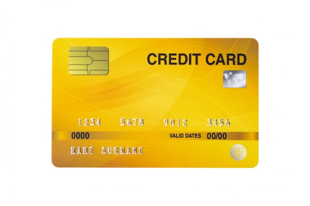 Tarjeta de crédito amarilla aislada en blanco con el camino de recortes.