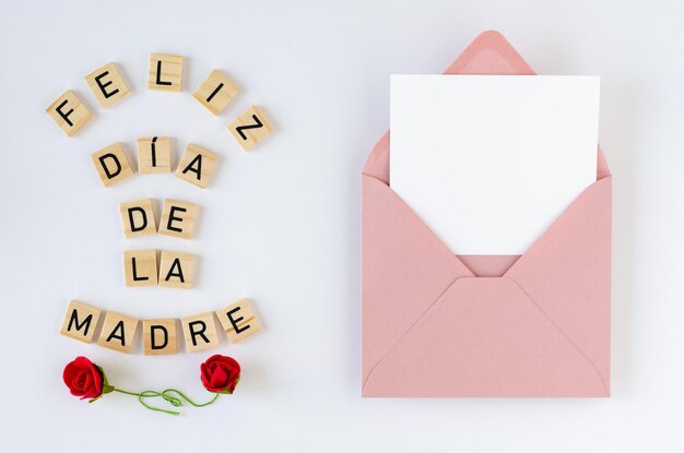 Tarjeta de felicitación del día de la madre con caja de regalo.