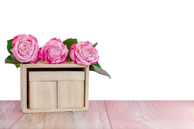 Tarjeta de felicitación feliz día de San Valentín calendario de madera sin fecha rosas rosadas Espacio de copia
