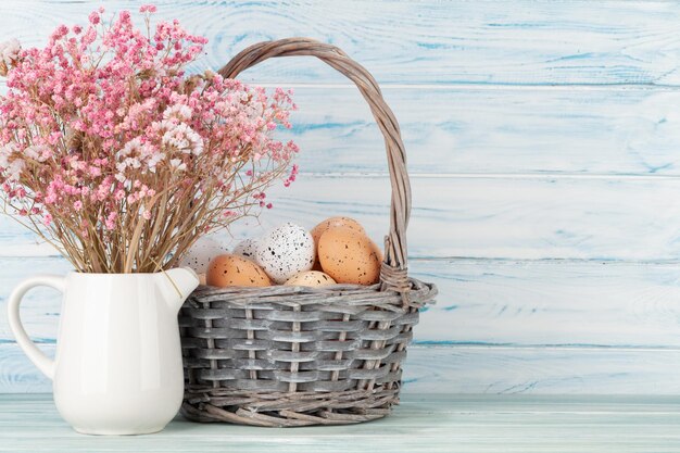 Tarjeta de felicitación de Pascua con huevos de Pascua