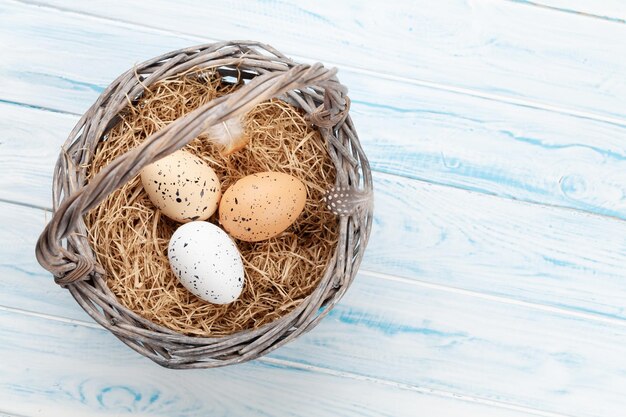 Tarjeta de felicitación de Pascua con huevos de Pascua