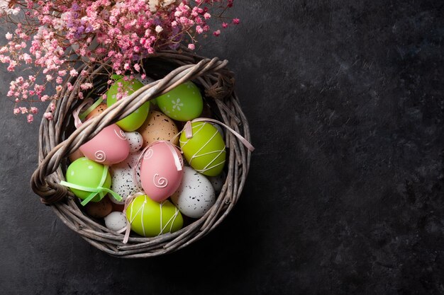 Tarjeta de felicitación de Pascua con huevos de Pascua