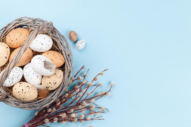 Tarjeta de felicitación de Pascua con huevos de Pascua