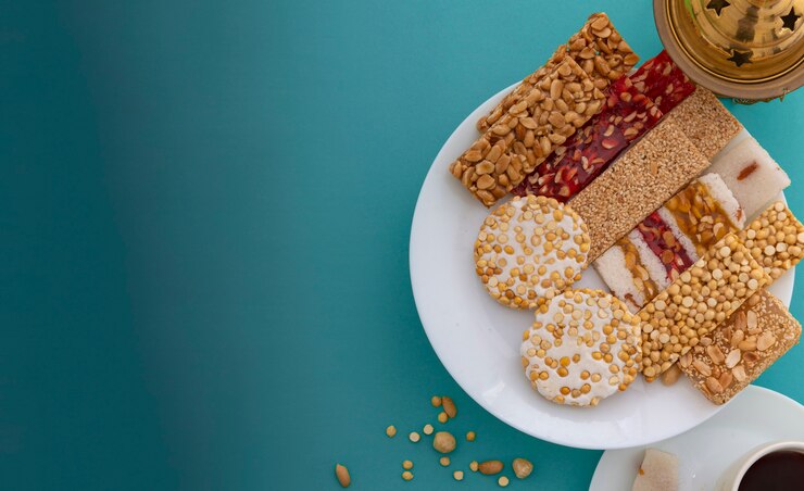 Tarjeta de felicitación de postre tradicional mawlid en azul