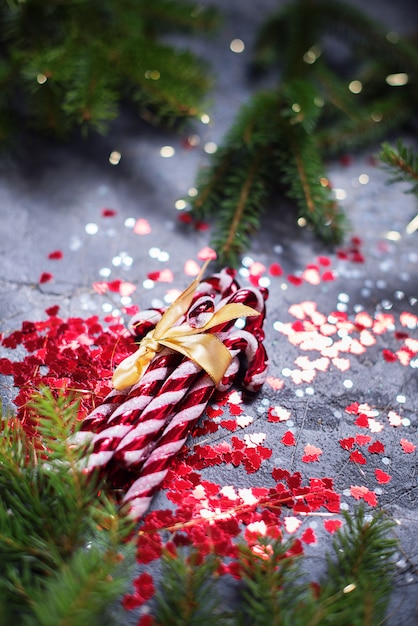 Tarjeta de Navidad abeto rojo juguetes bastón de caramelo