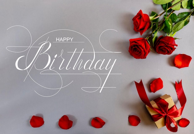 Tarjeta postal Internet pancarta plana con un saludo de cumpleaños con la inscripción feliz cumpleaños Con rosas rojas
