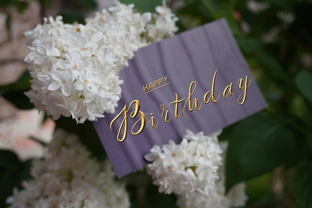 tarjeta postal Internet pancarta plana con un saludo de cumpleaños con la inscripción feliz cumpleaños