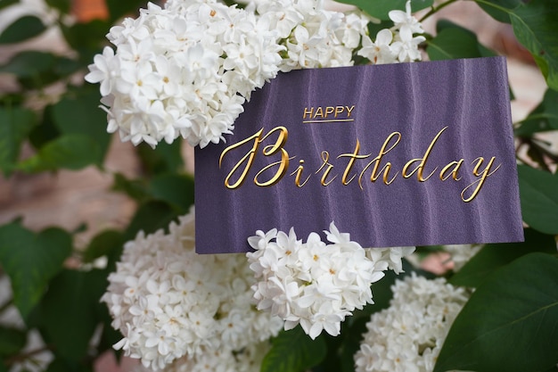 tarjeta postal Internet pancarta plana con un saludo de cumpleaños con la inscripción feliz cumpleaños