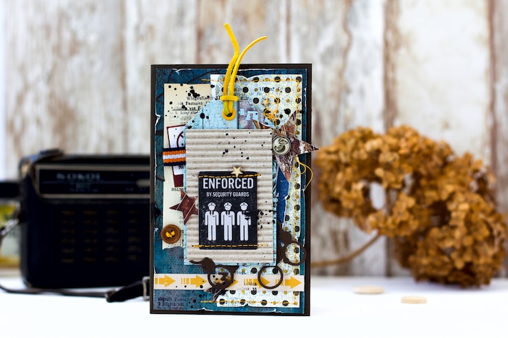 Foto tarjeta de scrapbooking al estilo grunge y mixedmedia.