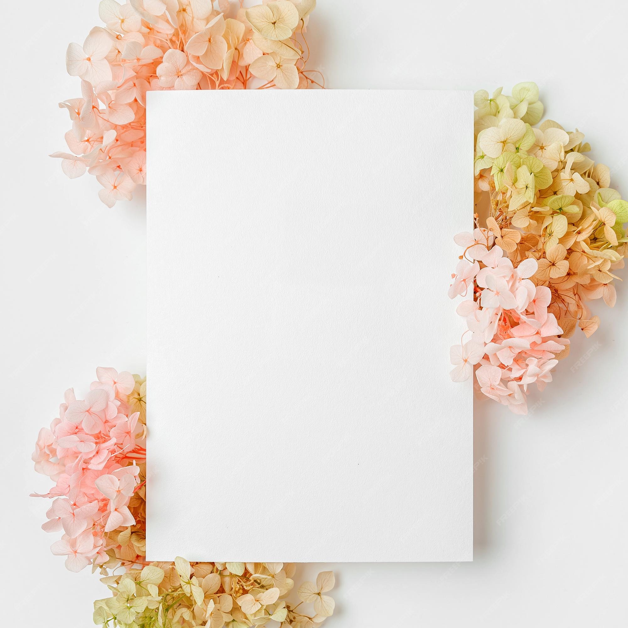 Tarjeta vacía con flores rosas tarjeta simulada sobre fondo elegante para presentación o diseño concepto festivo y de primavera tarjeta del día de la madre o cumpleaños del día de la mujer | Tarjeta vacía con flores rosas tarjeta simulada sobre fondo elegante para presentación o diseño concepto festivo y de primavera tarjeta del día de la madre o cumpleaños del día de la mujer |