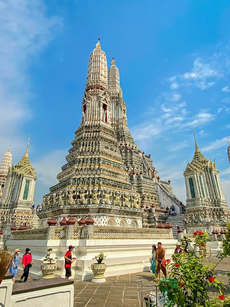 La tarjeta de visita de la capital de Tailandia es el templo budista Wat Arun Temple of Dawn que se encuentra a orillas del río Chao Phraya