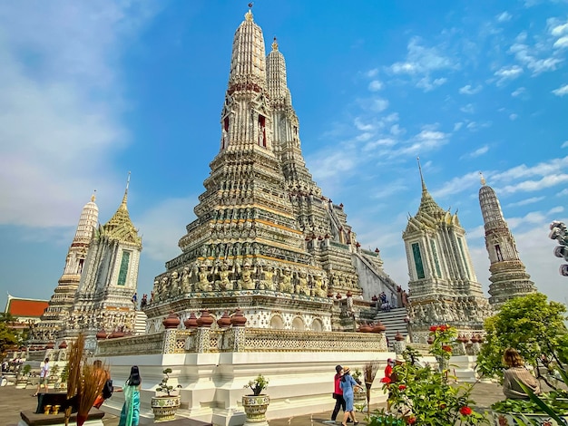 La tarjeta de visita de la capital de Tailandia es el templo budista Wat Arun Temple of Dawn que se encuentra a orillas del río Chao Phraya