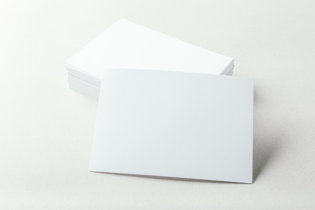 Foto tarjetas en blanco sobre gris