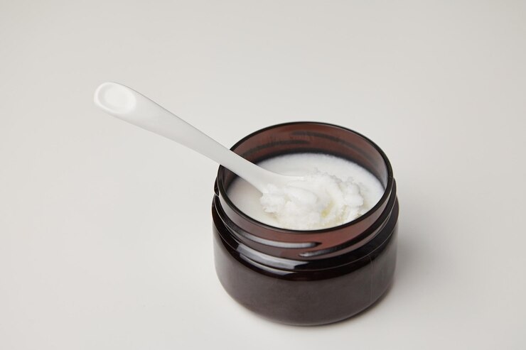 Tarro oscuro con aceite base de manteca de karité pura ecológica Cosmética natural