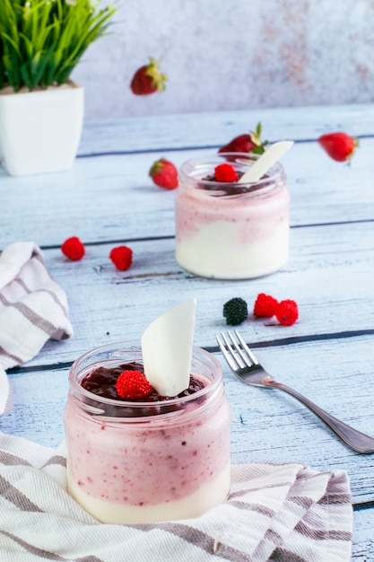 Foto tarro de postre con estilo de comida