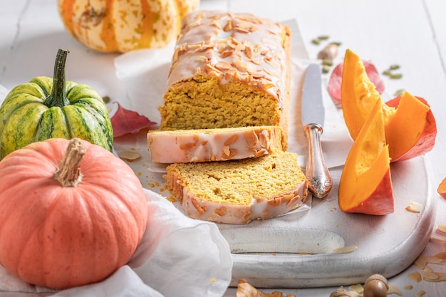 Tarta aromática de halloween como postre de otoño listo para comer