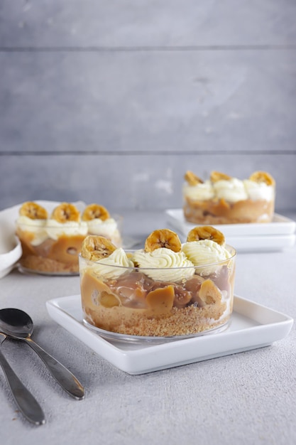 Tarta de banoffee en taza con toffee casero