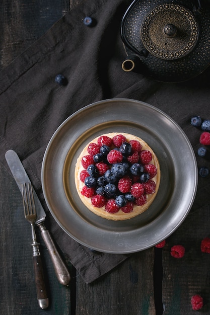 Tarta con bayas frescas