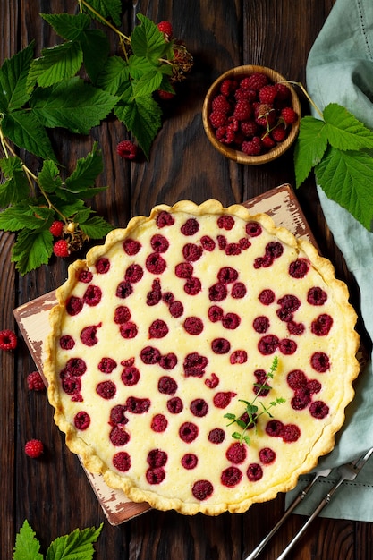 Tarta de bayas tarta de tarta dulce de verano con frambuesas de bayas frescas Vista superior