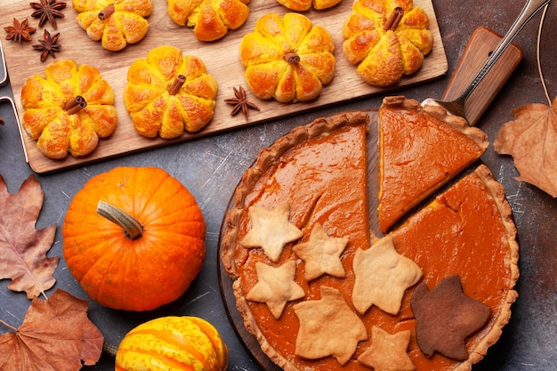 Tarta de calabaza y varias calabazas